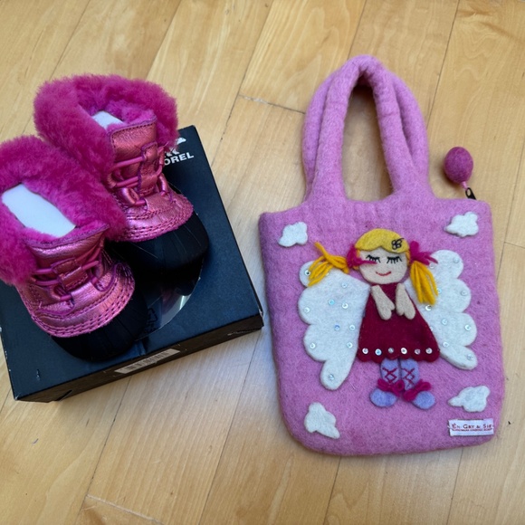 New in Box Sorel Caribootie  Winter Bootie with Sheepskin  + Felted Wool Bag - Picture 1 of 11